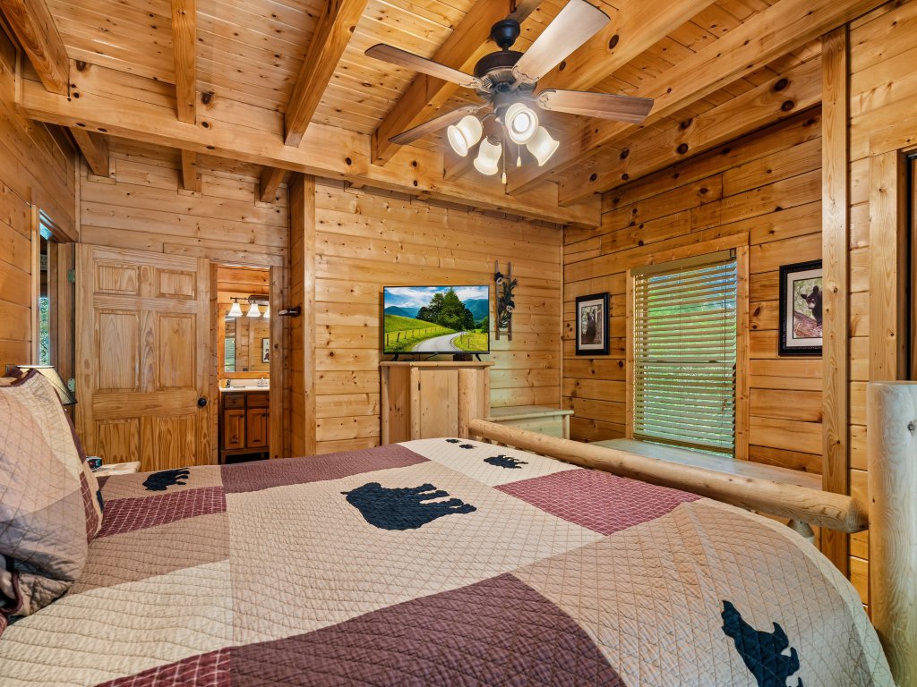 Luxurious Nine Bears Home Minutes Away to Gatlinburg Vacation Rental in Sevierville - RedAwning