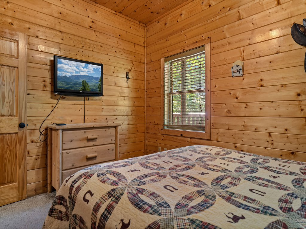 Luxurious Nine Bears Home Minutes Away to Gatlinburg Vacation Rental in Sevierville - RedAwning