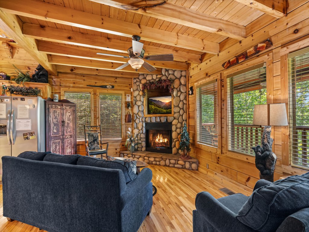 Luxurious Nine Bears Home Minutes Away to Gatlinburg Vacation Rental in Sevierville - RedAwning