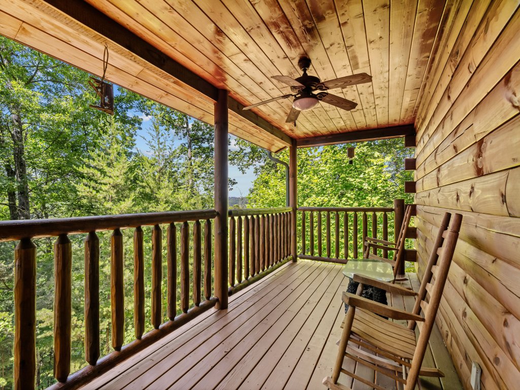 Luxurious Nine Bears Home Minutes Away to Gatlinburg Vacation Rental in Sevierville - RedAwning