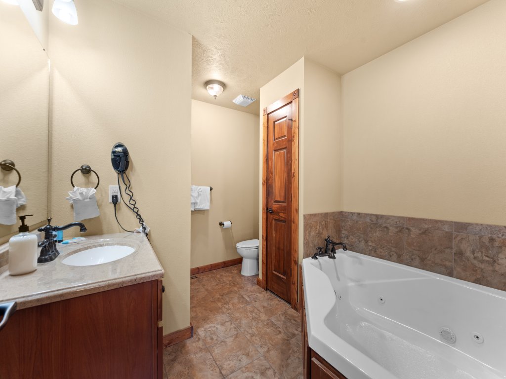 SBL124 -Timeless Memories Lodge Vacation Rental in Branson West - RedAwning