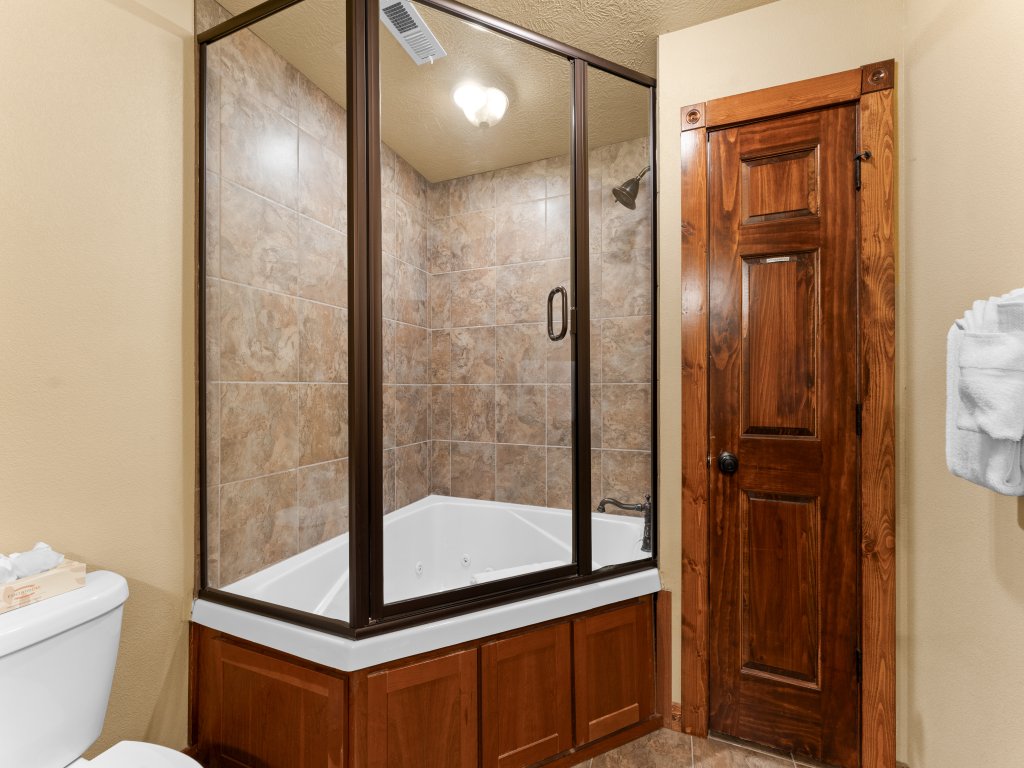 SBL124 -Timeless Memories Lodge Vacation Rental in Branson West - RedAwning