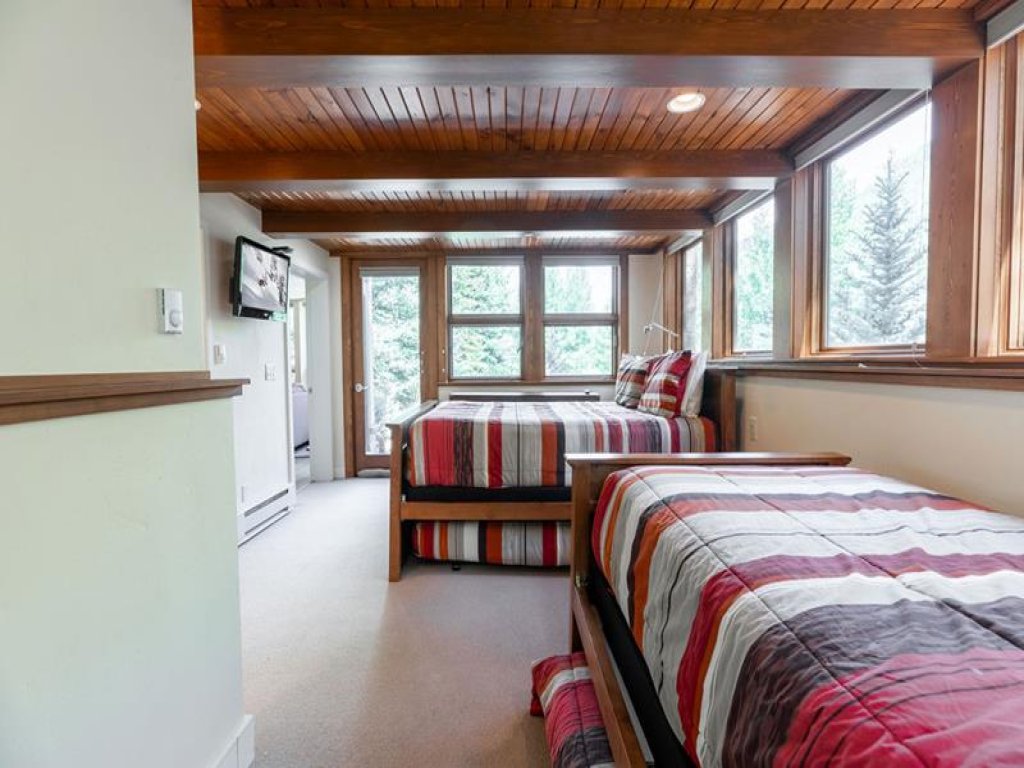 Ski In Ski Out condo with Access to Vail Mountain Vacation Rental in Vail - RedAwning