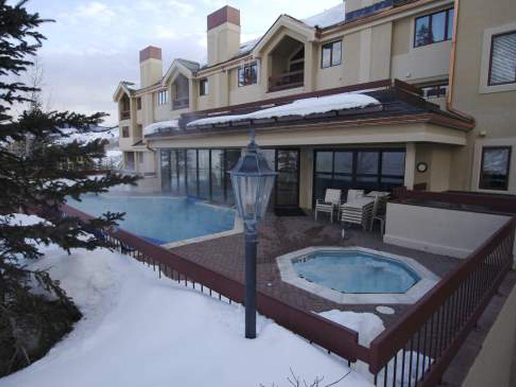 Ski In Ski Out Condo with Chairlift Access Vacation Rental in Beaver Creek - RedAwning