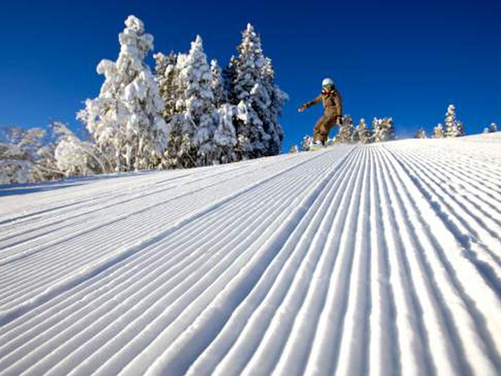 Strawberry Park Ski-in Ski-Out Condo Vacation Rental in Beaver Creek - RedAwning