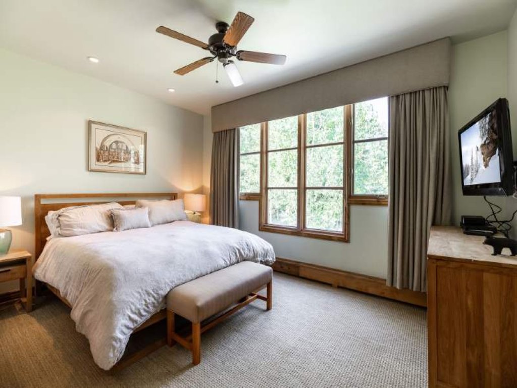Ski-in Ski-out Townhome in Beaver Creek Vacation Rental in Beaver Creek - RedAwning