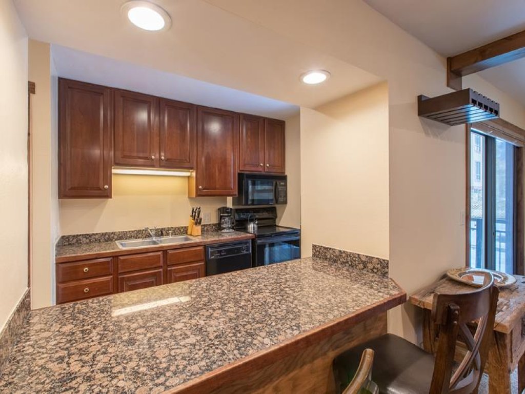 Breakaway West Condo with Easy Access to Ski Lifts Vacation Rental in Vail - RedAwning