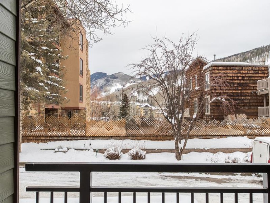 Breakaway West Condo with Easy Access to Ski Lifts Vacation Rental in Vail - RedAwning