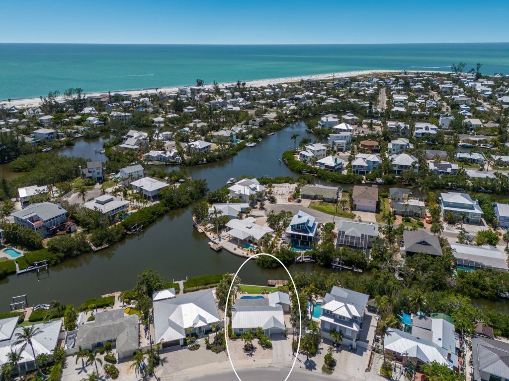 Gladiolus on the Water Vacation Rental in Anna Maria - RedAwning