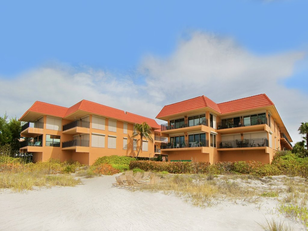 Playa Encantada 214 Vacation Rental in Holmes Beach - RedAwning