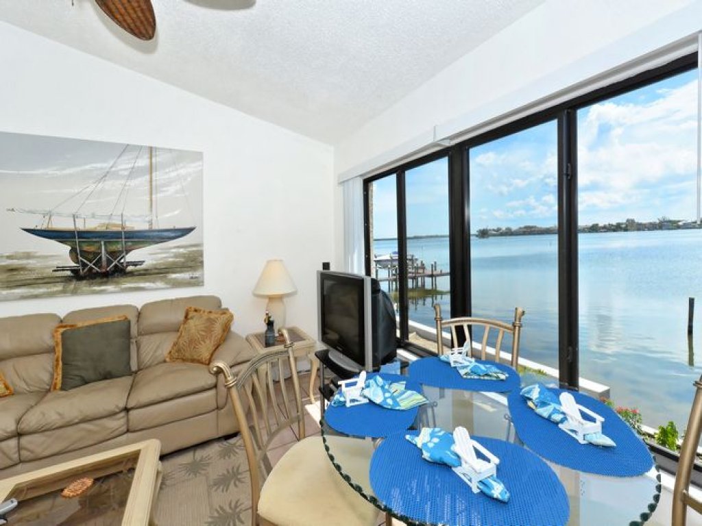 Bay Winds 113 Vacation Rental in Bradenton Beach - RedAwning