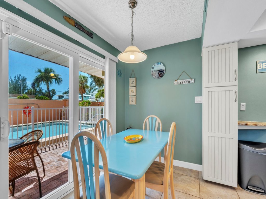 The Villas 2B Vacation Rental in Holmes Beach - RedAwning