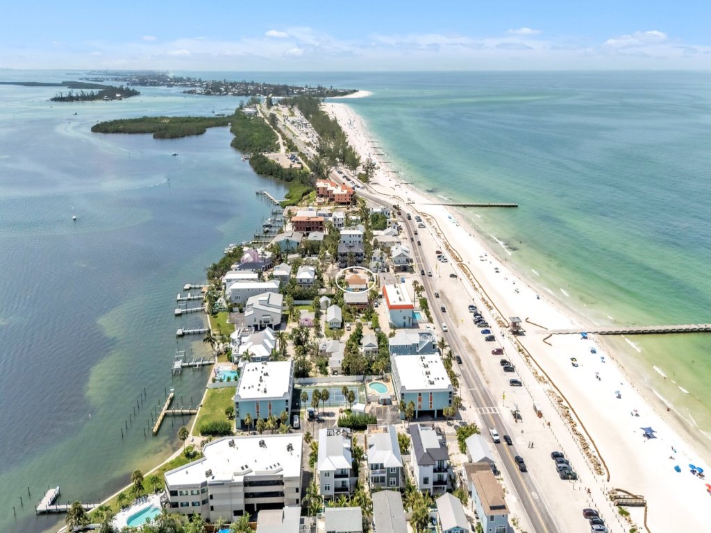 Marmalade Mermaid Vacation Rental in Bradenton Beach - RedAwning