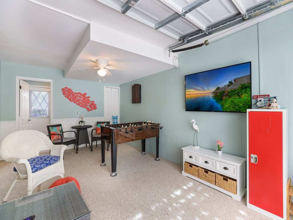 Beach Breeze Hideaway Vacation Rental in Holmes Beach - RedAwning