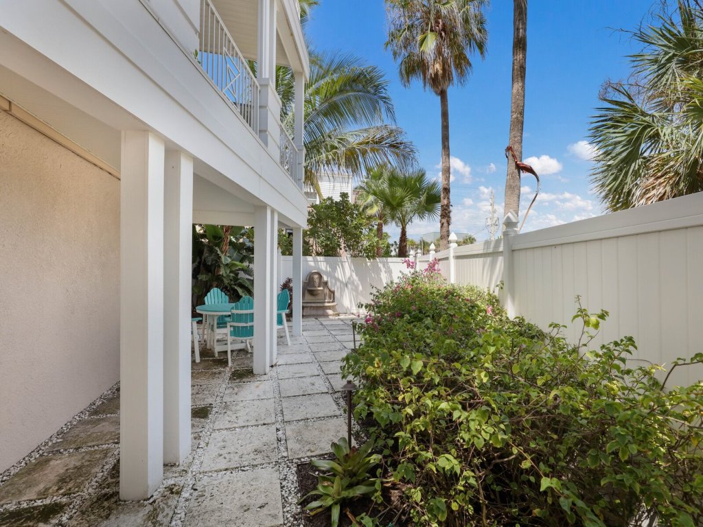Blue Water Escape Vacation Rental in Bradenton Beach - RedAwning