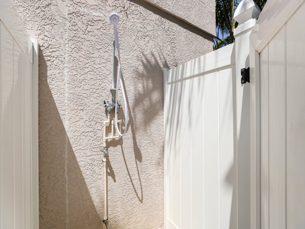 Blue Water Escape Vacation Rental in Bradenton Beach - RedAwning