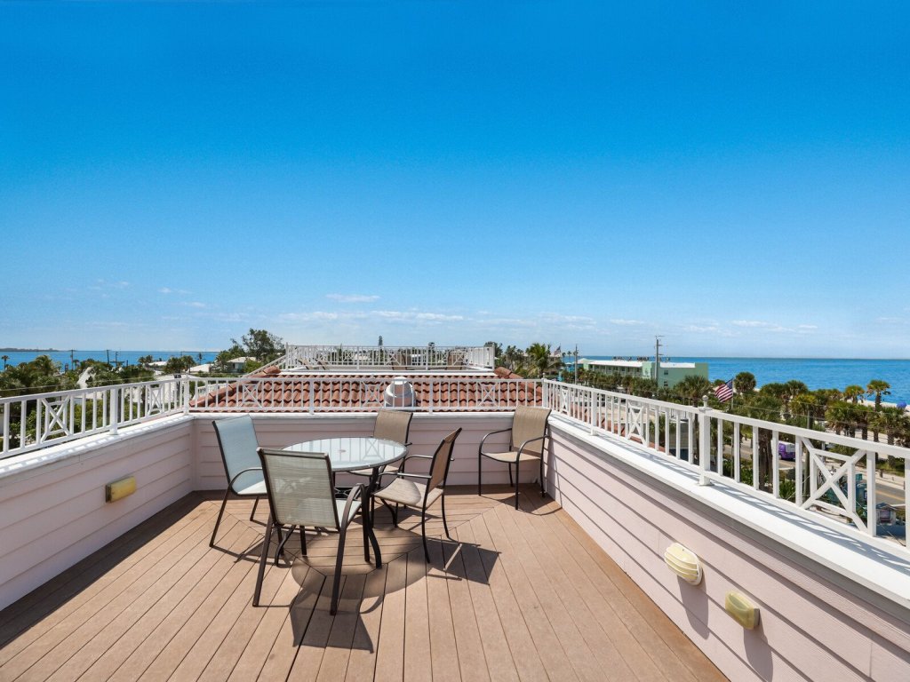 Blue Water Escape Vacation Rental in Bradenton Beach - RedAwning