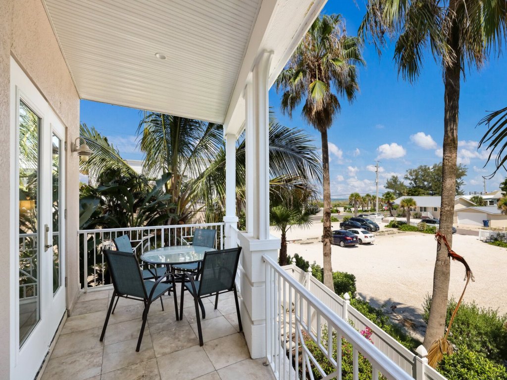 Blue Water Escape Vacation Rental in Bradenton Beach - RedAwning