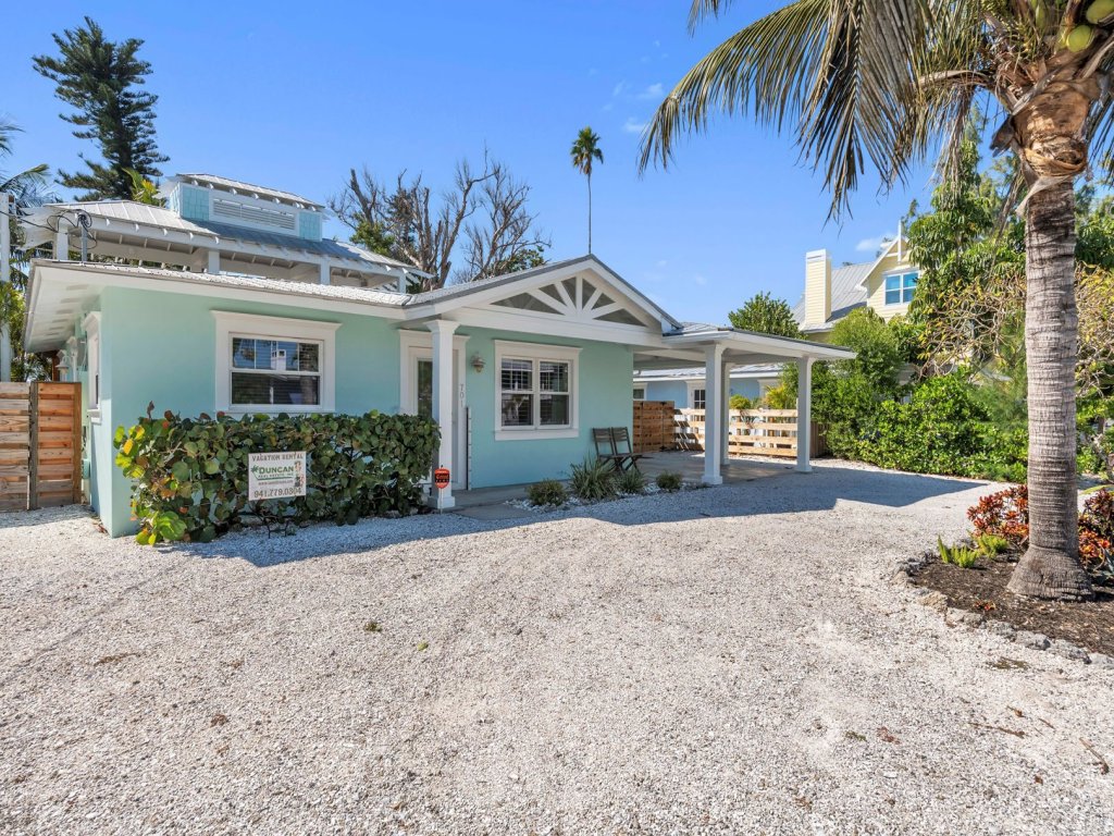 The Lady Fish Vacation Rental in Anna Maria - RedAwning