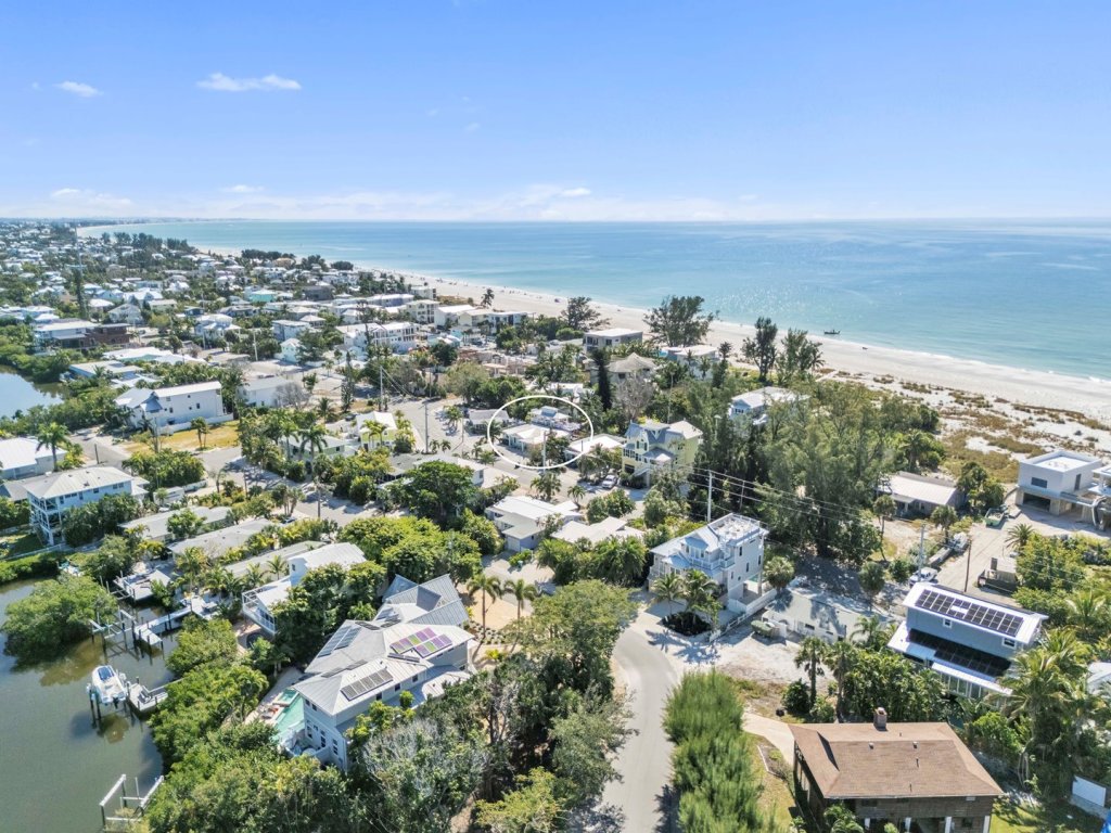 The Lady Fish Vacation Rental in Anna Maria - RedAwning