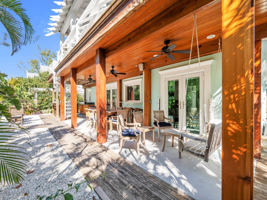 The Lady Fish Vacation Rental in Anna Maria - RedAwning