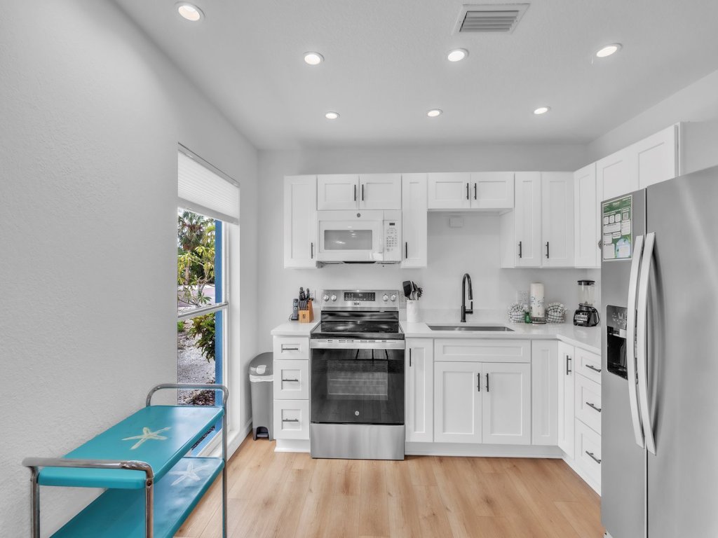 Minnow 2 Vacation Rental in Anna Maria - RedAwning