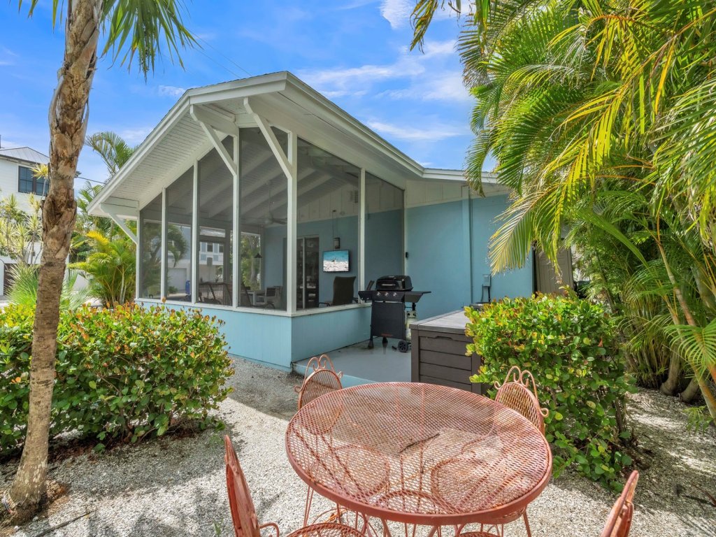 Minnow 2 Vacation Rental in Anna Maria - RedAwning