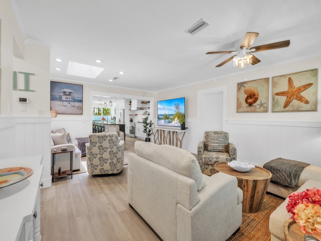 Coral Beach Vacation Rental in Holmes Beach - RedAwning