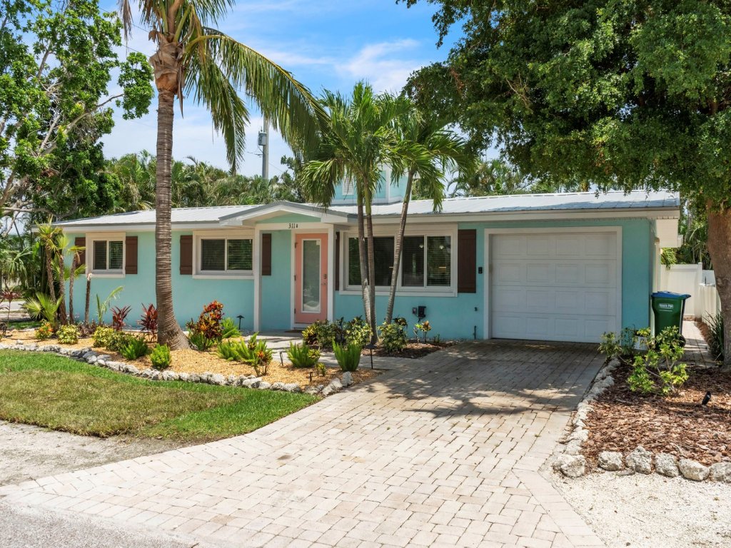 Ebb Tide      Vacation Rental in Holmes Beach - RedAwning