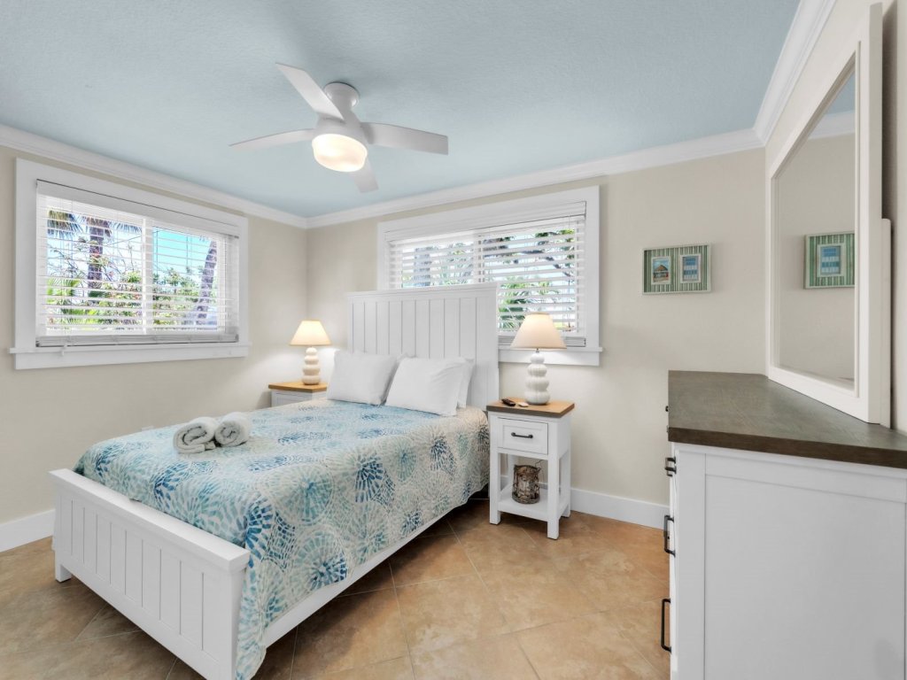 Ebb Tide      Vacation Rental in Holmes Beach - RedAwning