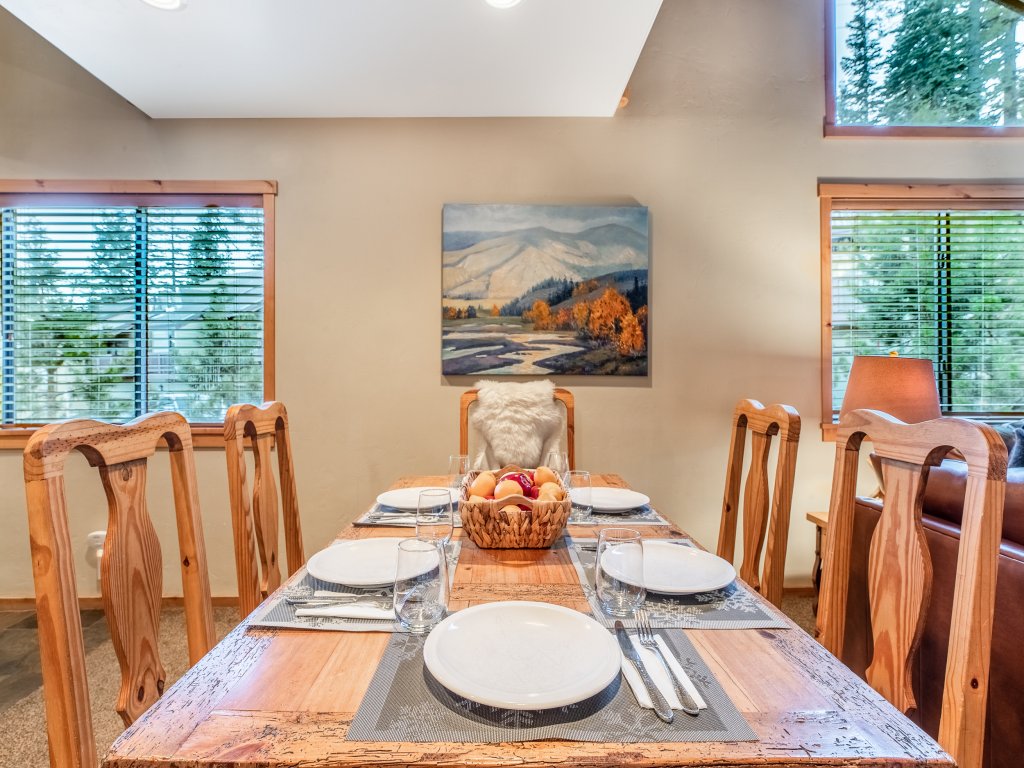 Courchevel 14 Remodeled Light and Bright Mountain Cabin, Walk to Canyon Lodge Slopes Vacation Rental in Mammoth Lakes - RedAwning