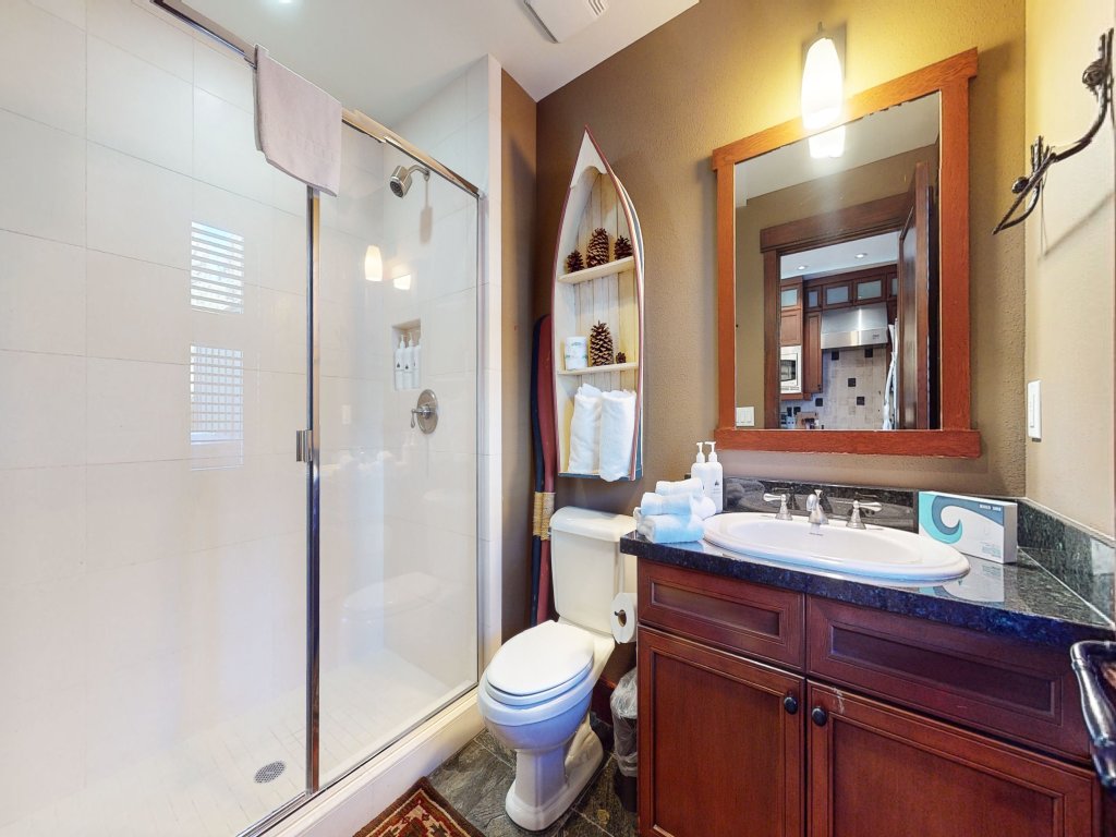 Juniper Crest 10 Private Hot Tub, Luxurious and Elegant, Walk to the Lifts and Mountain Views Vacation Rental in Mammoth Lakes - RedAwning