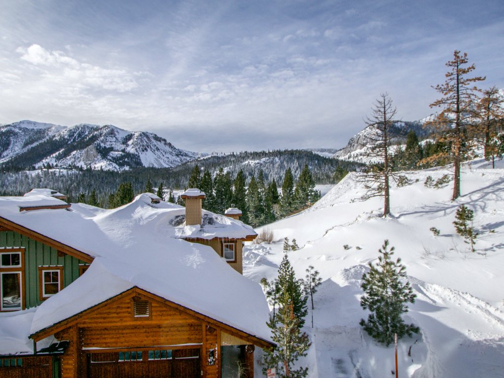 Juniper Crest 10 Private Hot Tub, Luxurious and Elegant, Walk to the Lifts and Mountain Views Vacation Rental in Mammoth Lakes - RedAwning