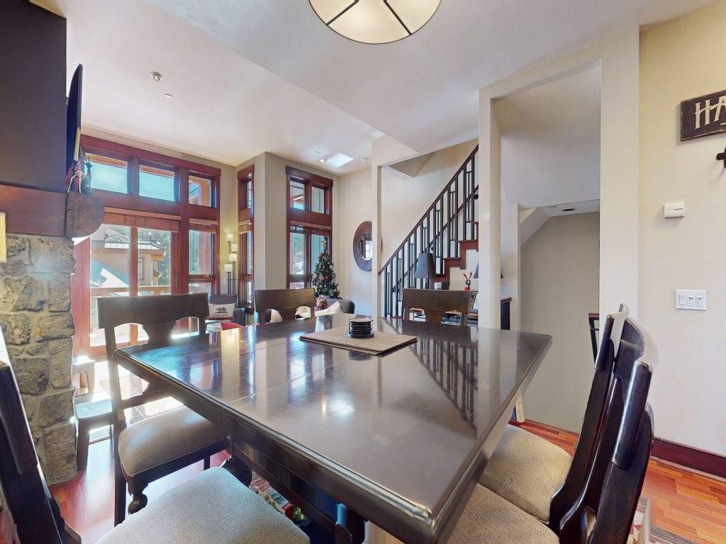 Juniper Crest 10 Private Hot Tub, Luxurious and Elegant, Walk to the Lifts and Mountain Views Vacation Rental in Mammoth Lakes - RedAwning