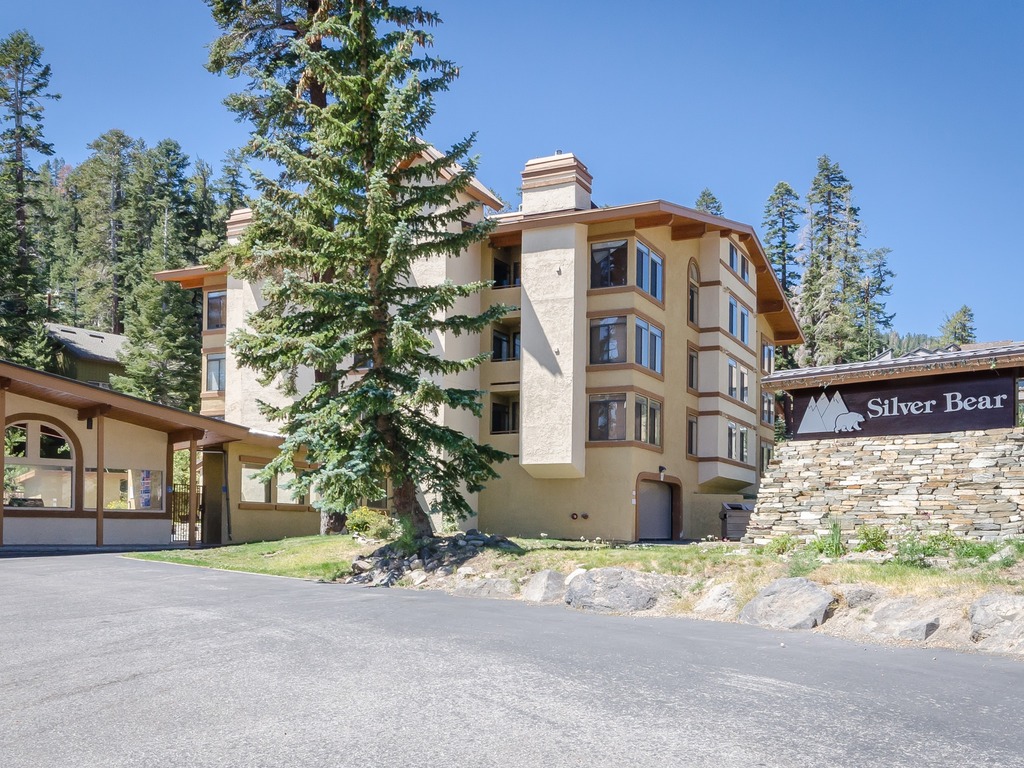 Silver Bear 18 Walk to Canyon Lodge, Cozy, Underground Parking Vacation Rental in Mammoth Lakes - RedAwning
