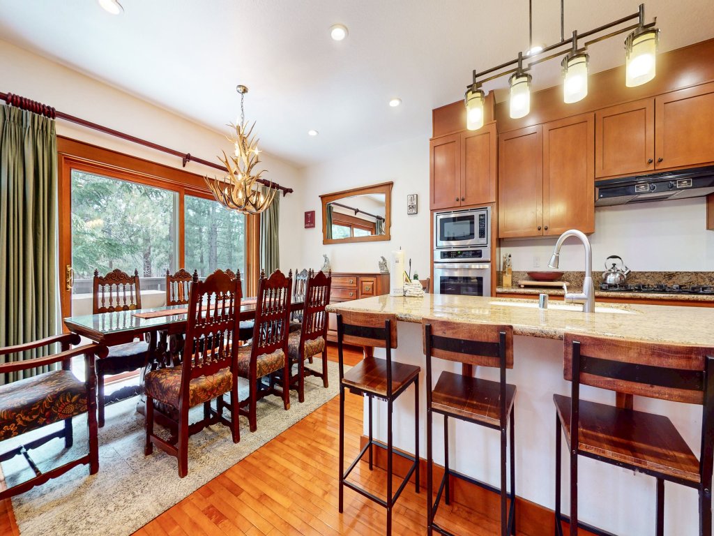 Timbers 5 Large Luxury Home with Two Master Suites, Perfect for Families Vacation Rental in Mammoth Lakes - RedAwning