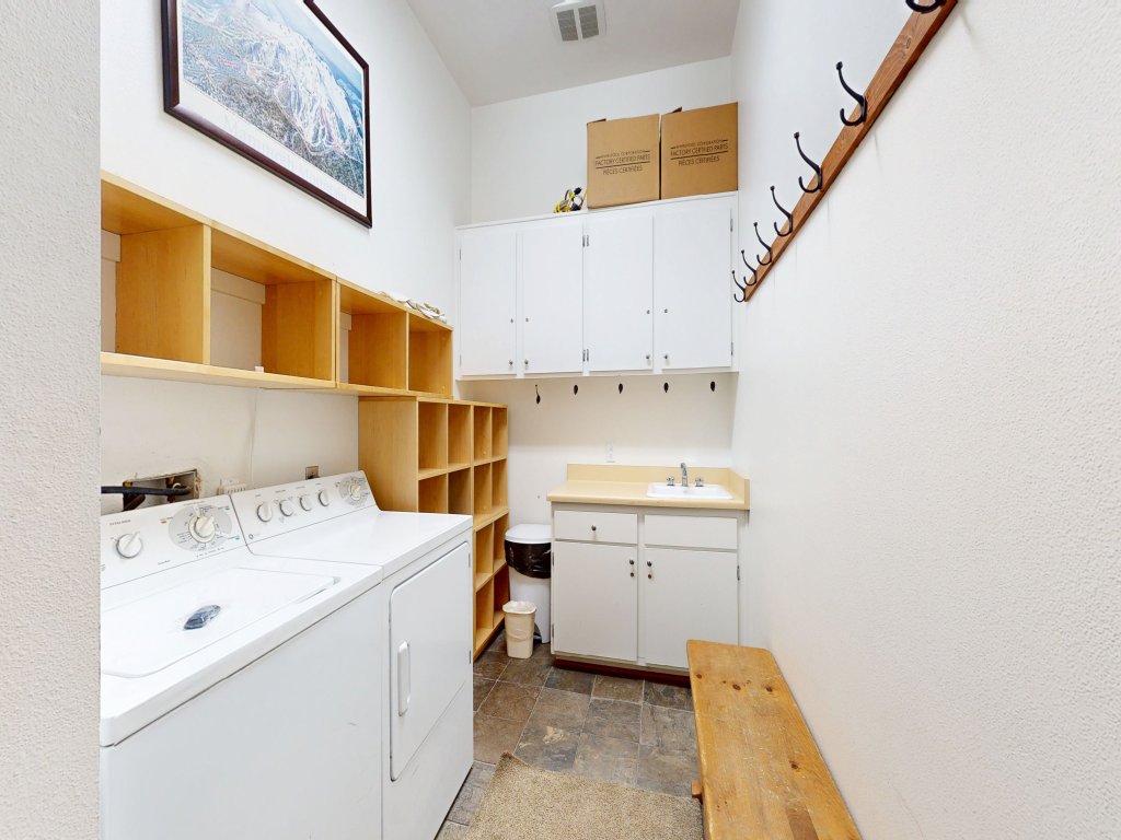 Timbers 5 Large Luxury Home with Two Master Suites, Perfect for Families Vacation Rental in Mammoth Lakes - RedAwning