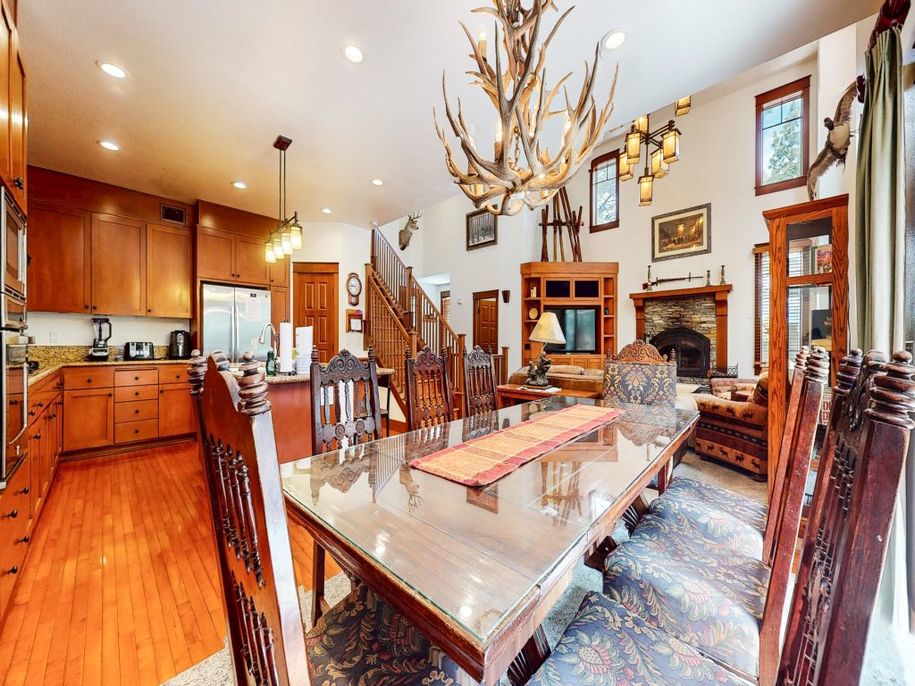Timbers 5 Large Luxury Home with Two Master Suites, Perfect for Families Vacation Rental in Mammoth Lakes - RedAwning