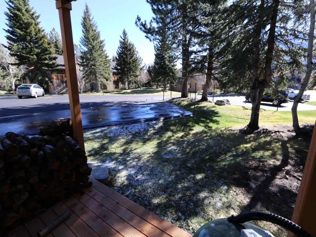 Snowcreek II 247 Pet-Friendly, Cozy, On the Snowcreek Meadow Vacation Rental in Mammoth Lakes - RedAwning