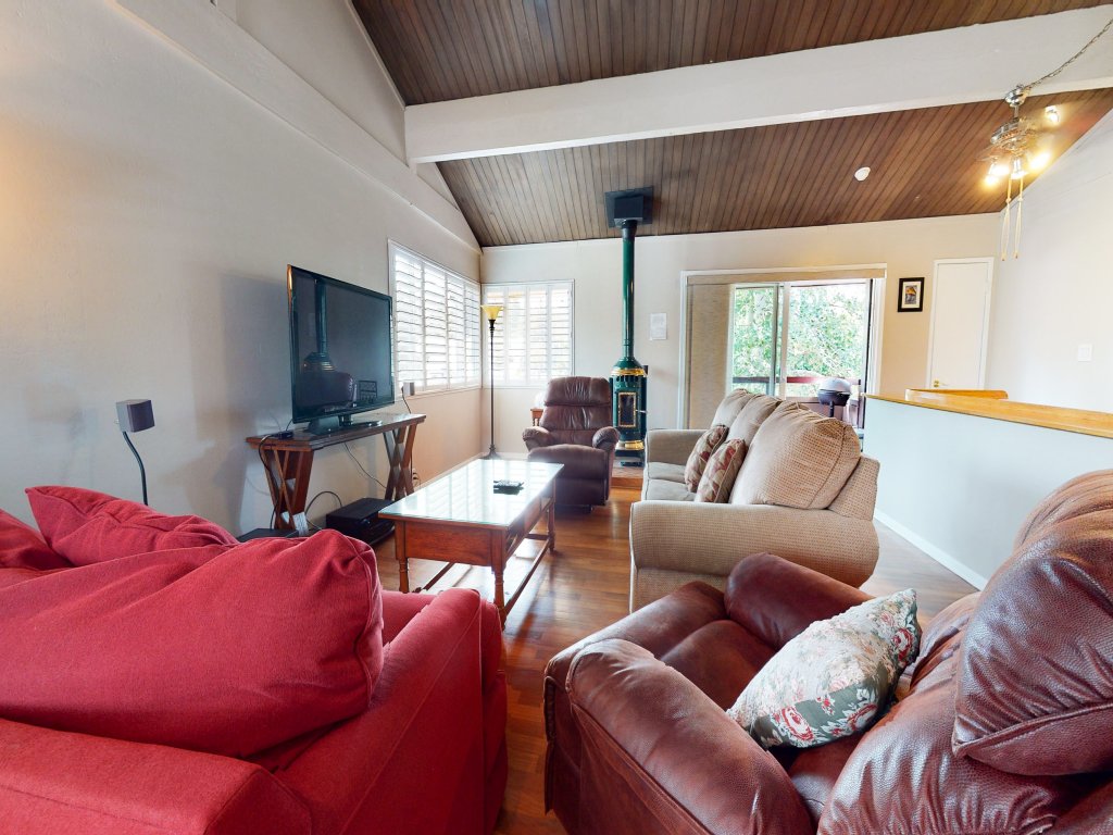 Sierra Manors 8 Pet-Friendly, Short Walk to the Shuttle, Spacious, Centrally Located Vacation Rental in Mammoth Lakes - RedAwning