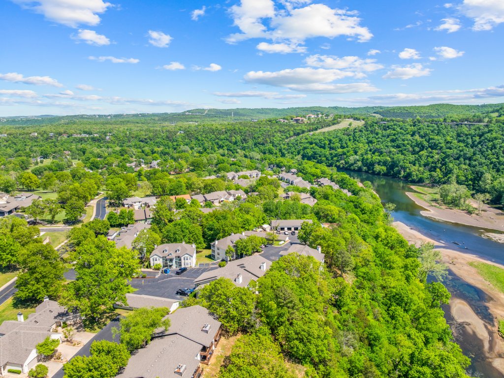 PR31-1 -Bluffs Oasis Vacation Rental in Branson - RedAwning