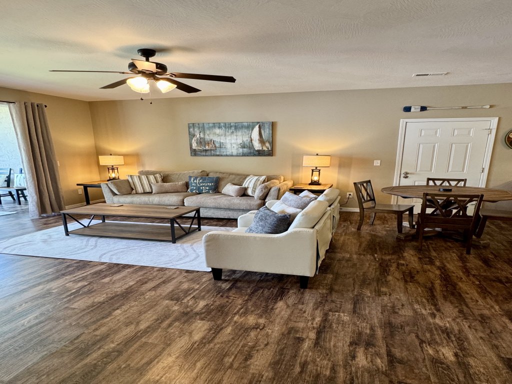 Lower Level Vacation Condo B-1 on Table Rock Lake Vacation Rental in Hollister - RedAwning