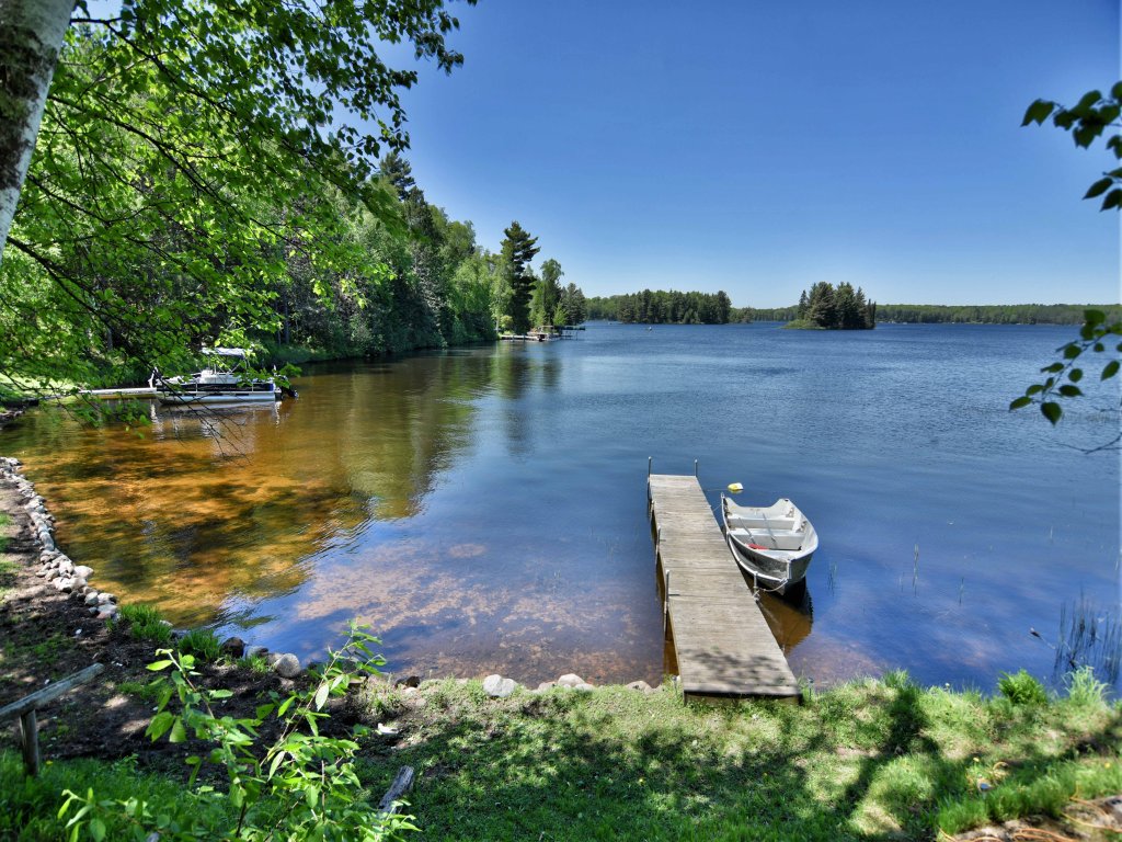Butler's Bay Teal Lake Cabin Vacation Rental in Wisconsin - RedAwning