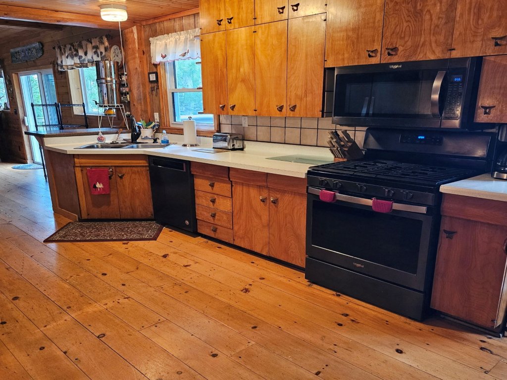 Butler's Bay Teal Lake Cabin Vacation Rental in Wisconsin - RedAwning