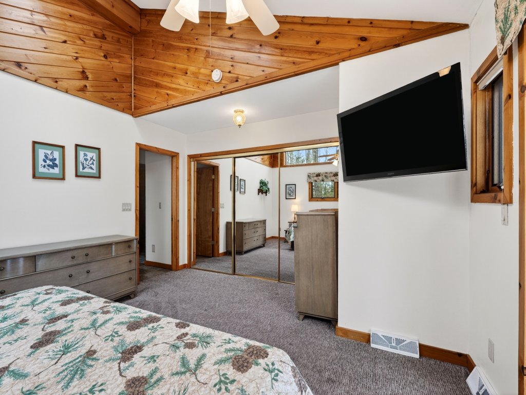 Sandy Shores Vacation Rental in Cable - RedAwning