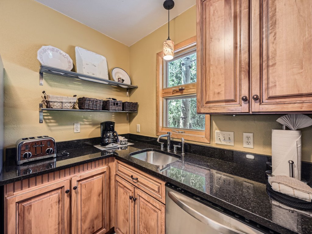 Imperial View Cottage Vacation Rental in Breckenridge - RedAwning