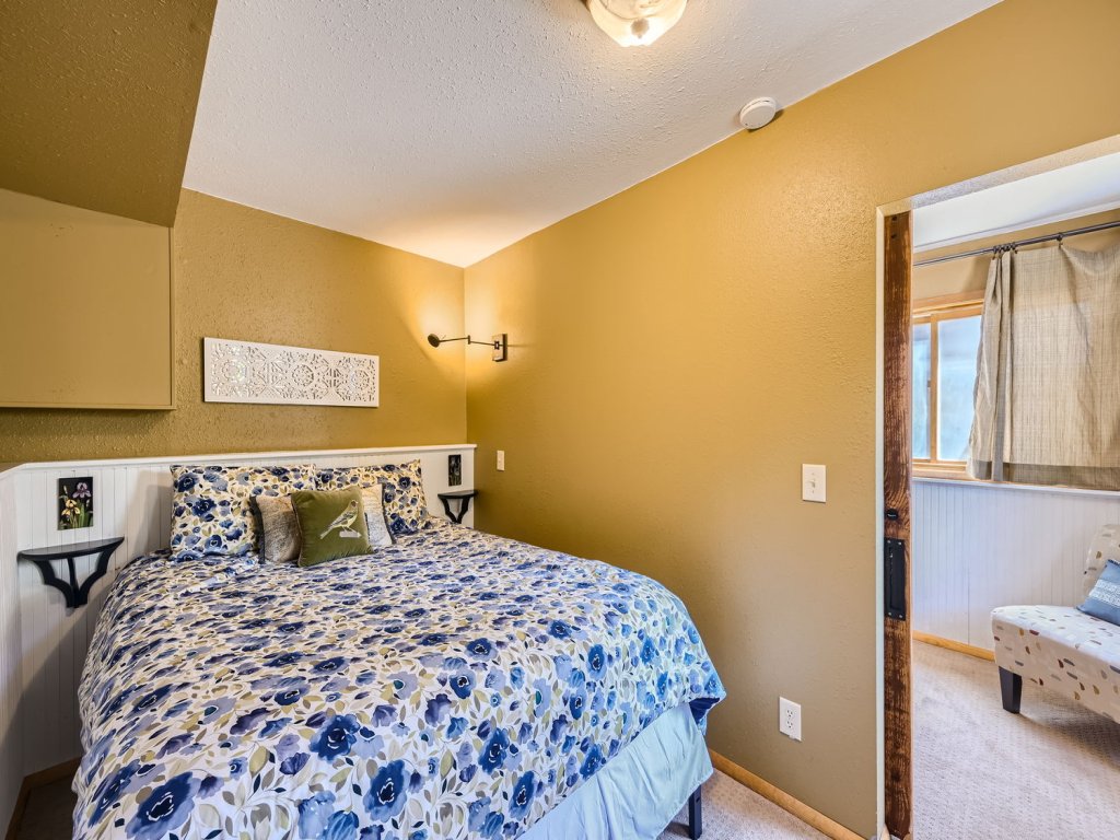 Imperial View Cottage Vacation Rental in Breckenridge - RedAwning