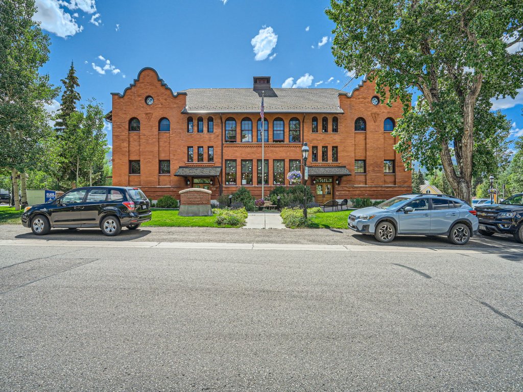 Imperial View Cottage Vacation Rental in Breckenridge - RedAwning