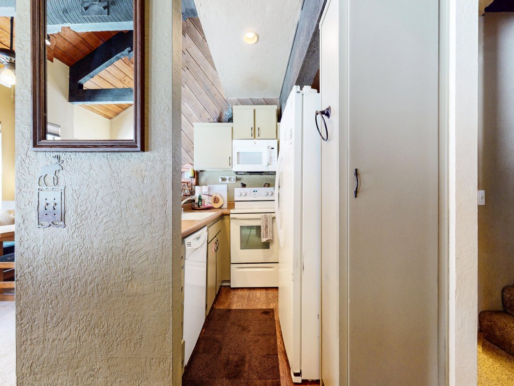 Bigwood 62 Quiet and Cozy in Forest Setting, with Garage Parking Vacation Rental in Mammoth Lakes - RedAwning