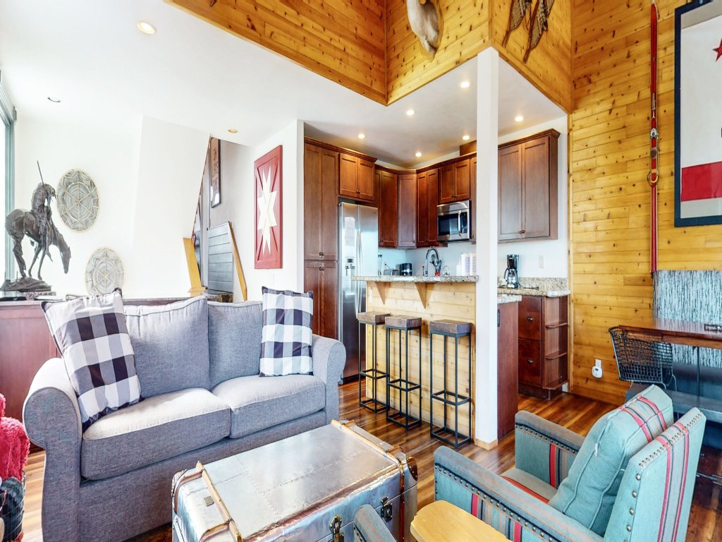 Bridges Townhome 5 Large, Remodeled Mountain View Townhome with Private Jacuzzi, Steps to Eagle Lodge Vacation Rental in Mammoth Lakes - RedAwning